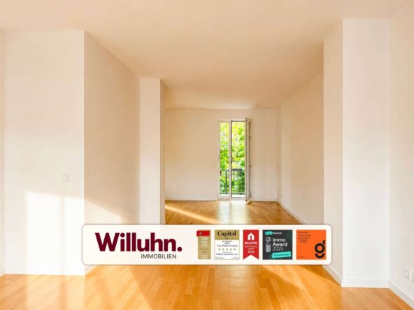 Bright empty living room with light wood floor and a balcony door at the far end; Willuhn Immobilien ad bar at the bottom.
