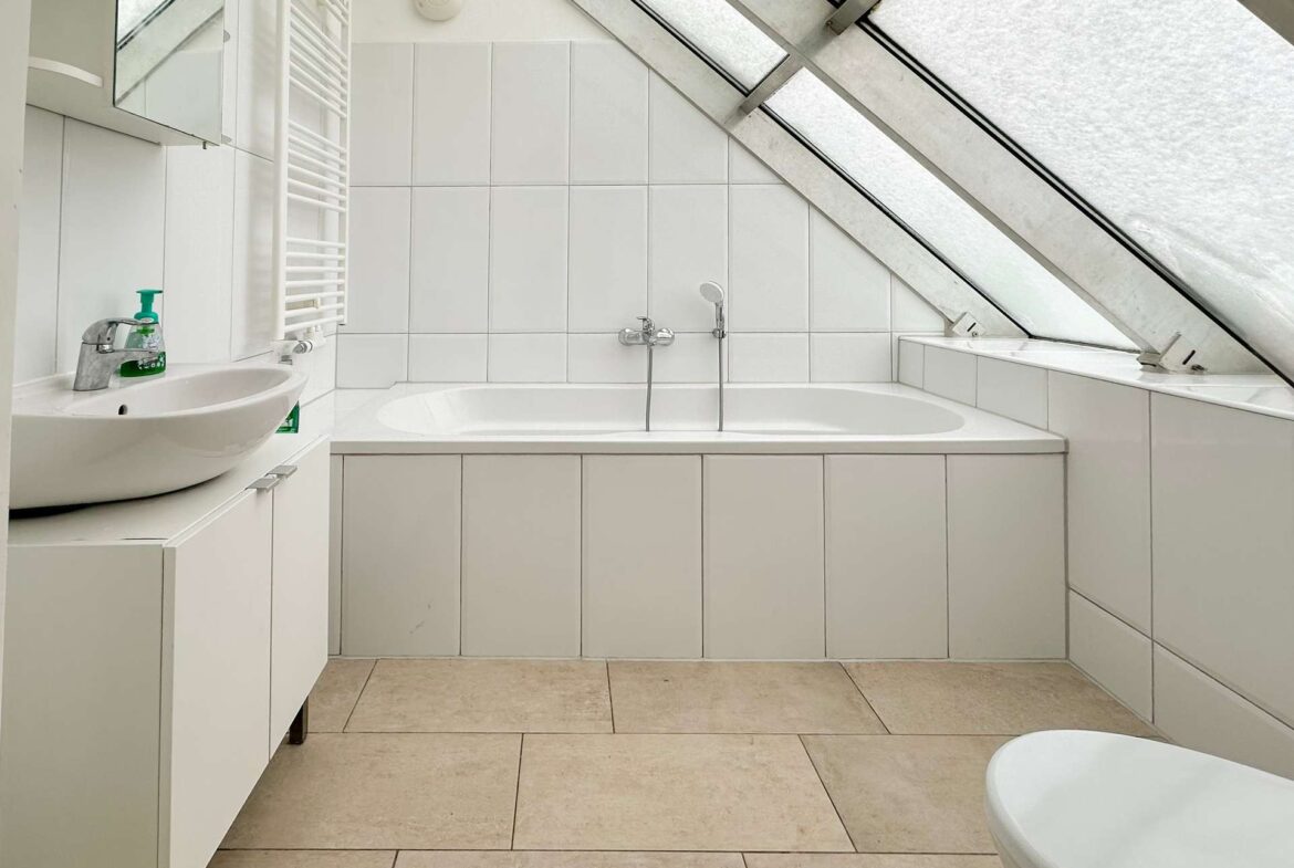 Helles Badezimmer