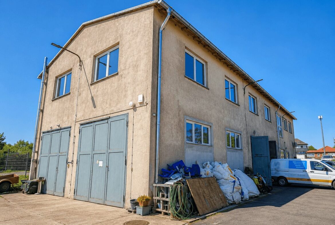Hauptgebäude I Büro