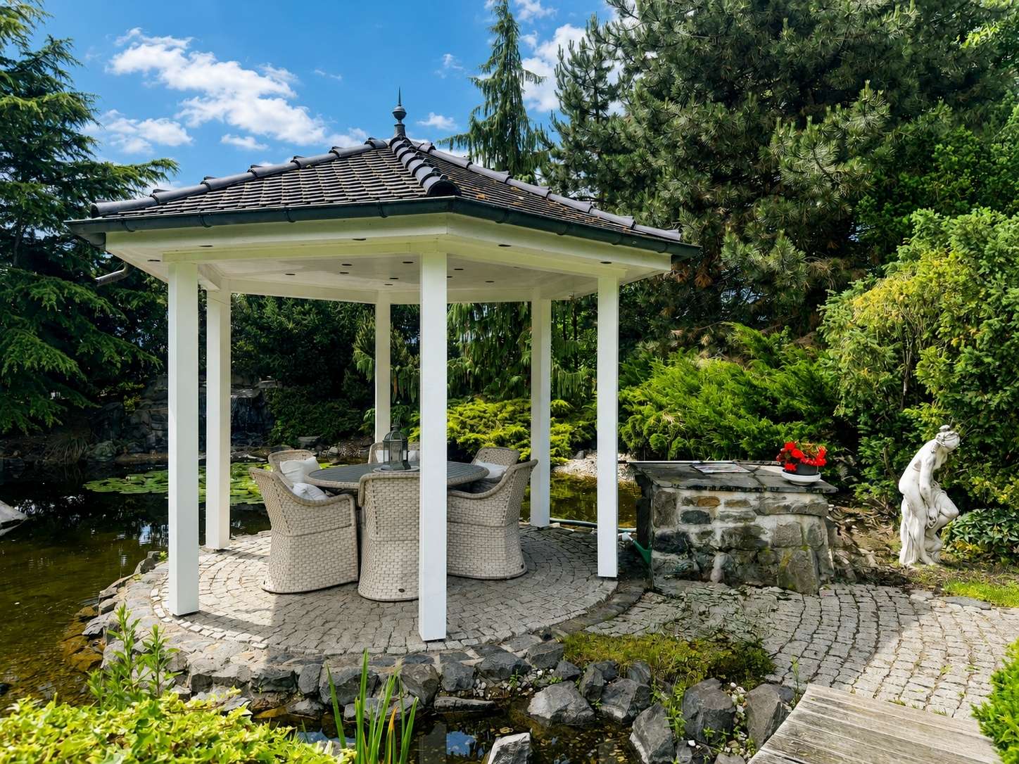 Pavillon mit Grill