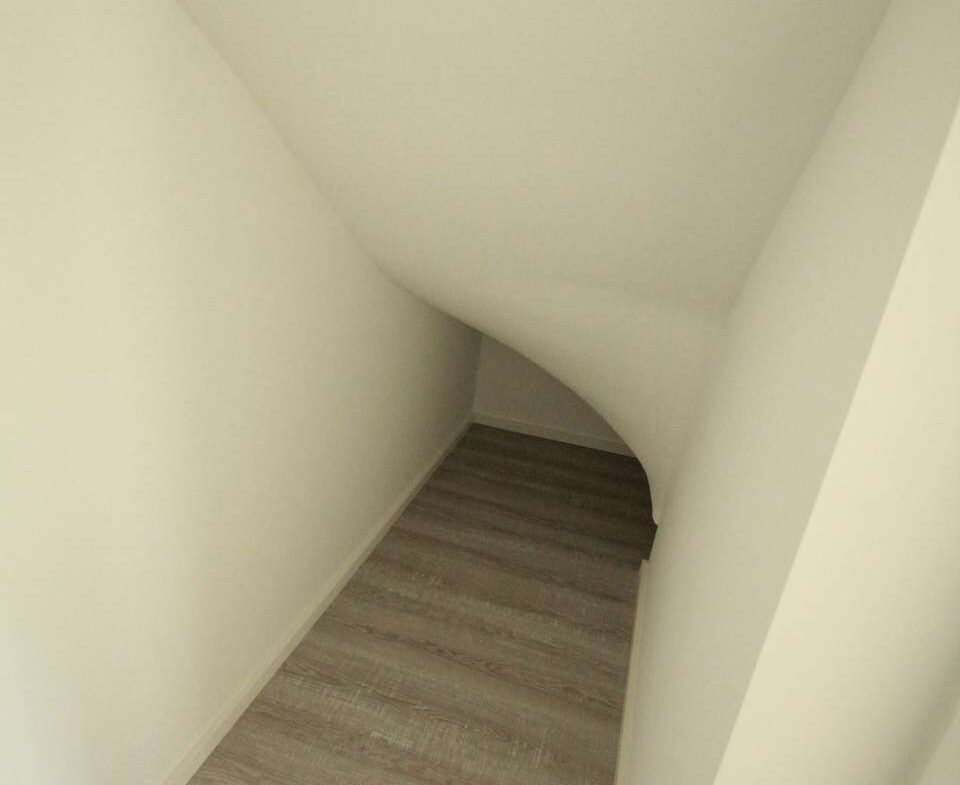 Raum unter der Treppe