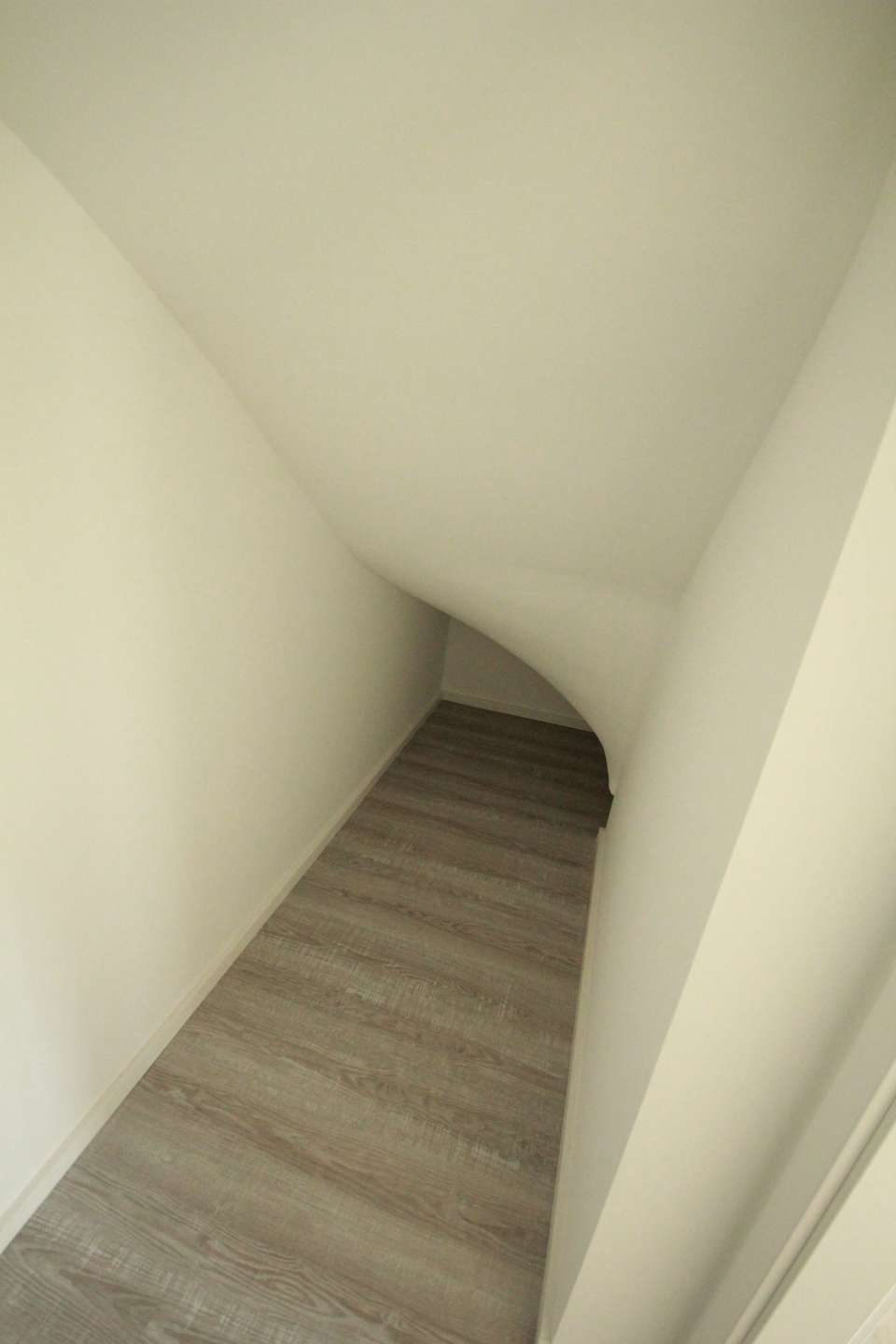 Raum unter der Treppe