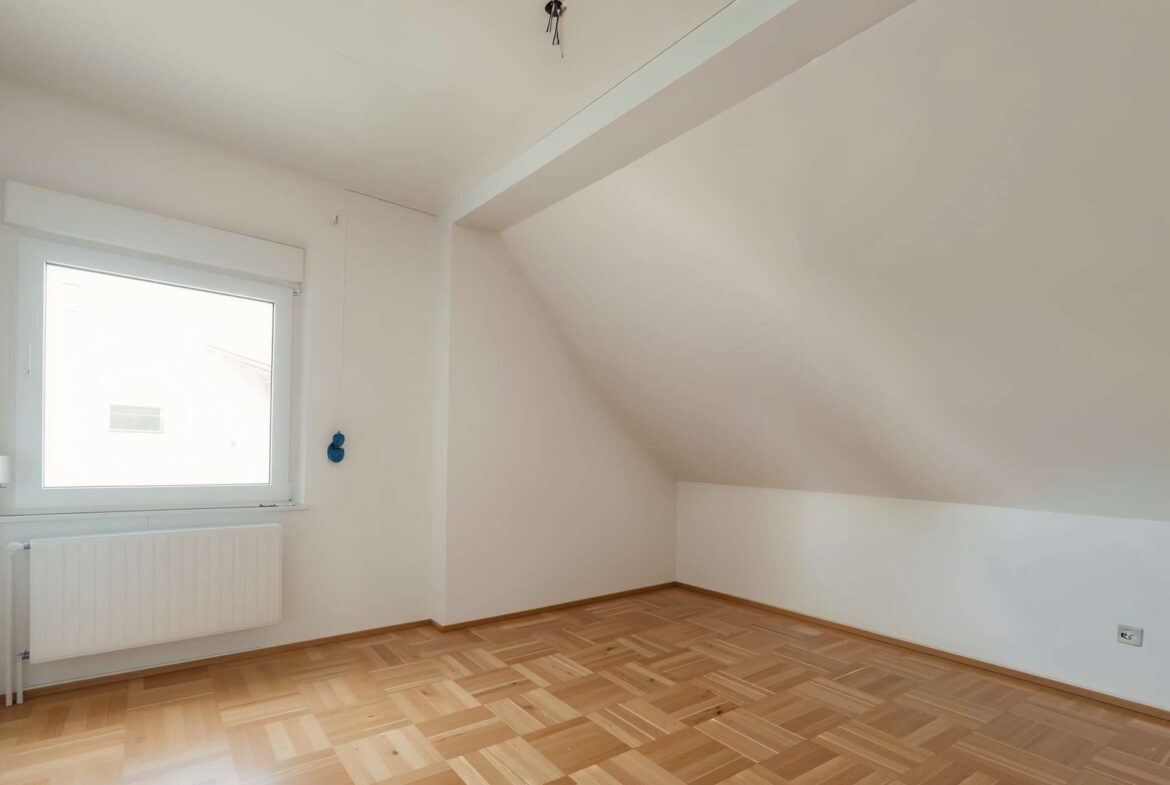 Schlafzimmer KI-renoviert