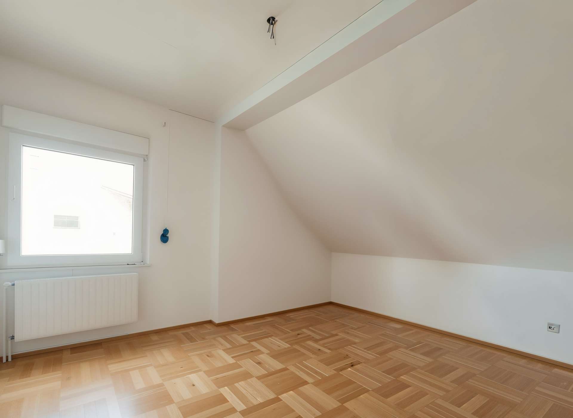 Schlafzimmer KI-renoviert