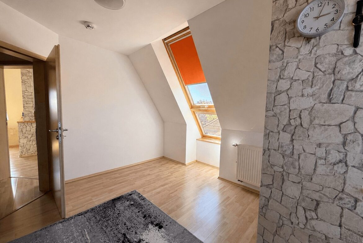Schlafzimmer 1