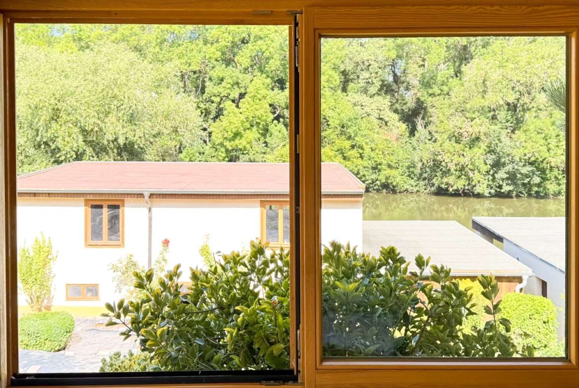 Blick aus dem Fenster der Garage