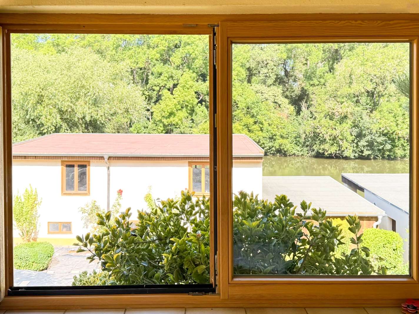 Blick aus dem Fenster der Garage