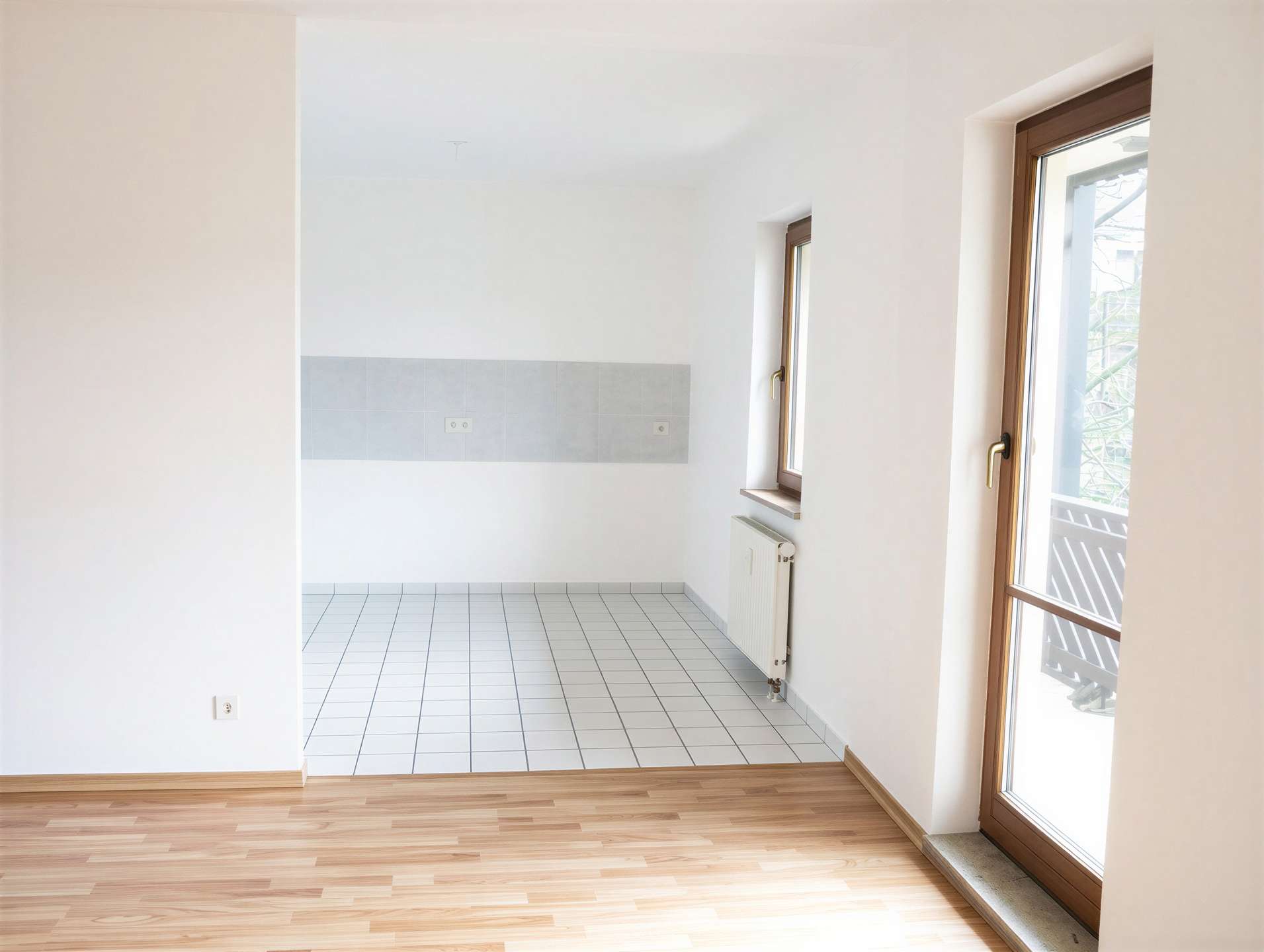 Wohnzimmer mit Blick in Küche