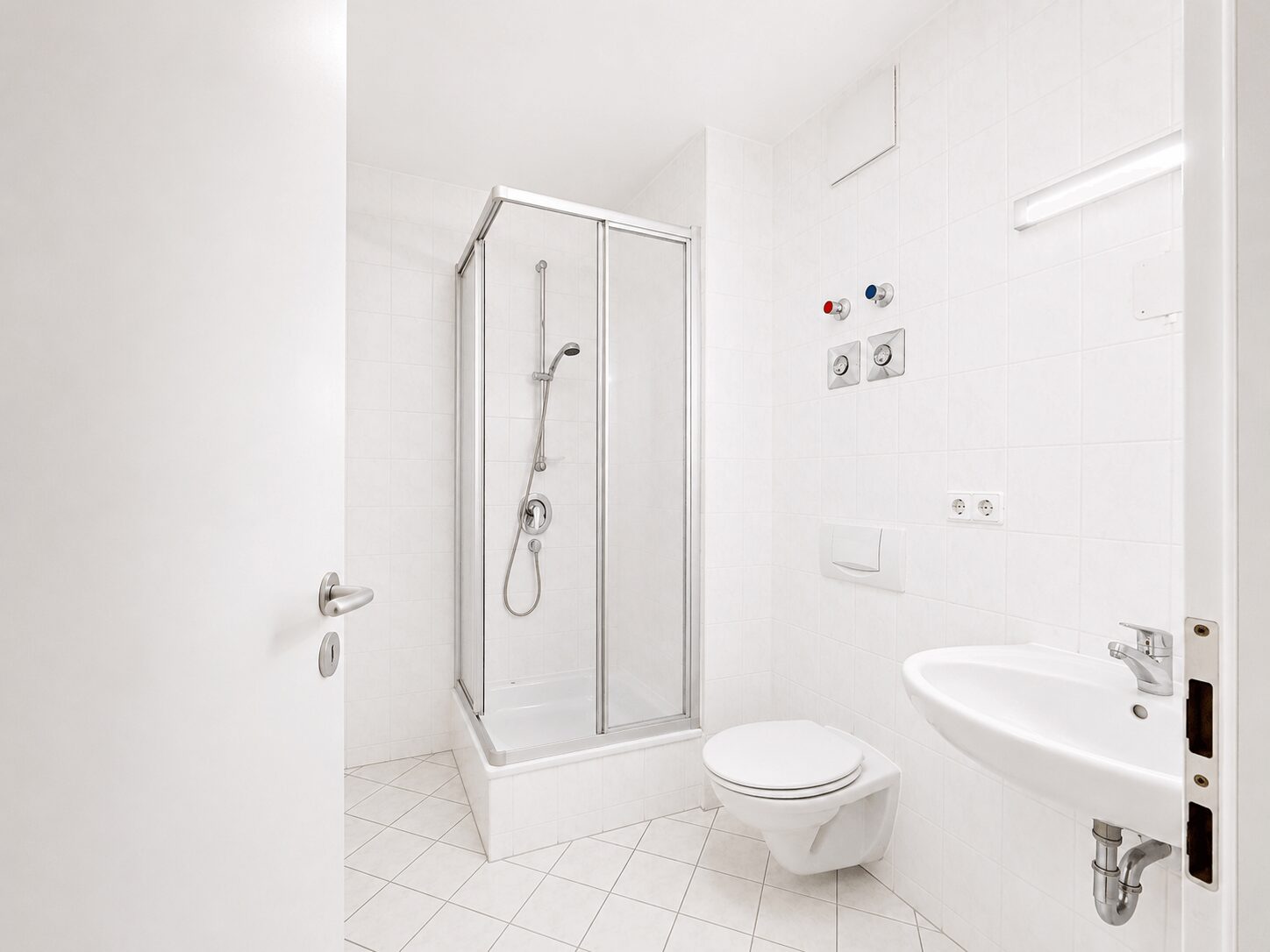 Badezimmer mit Dusche