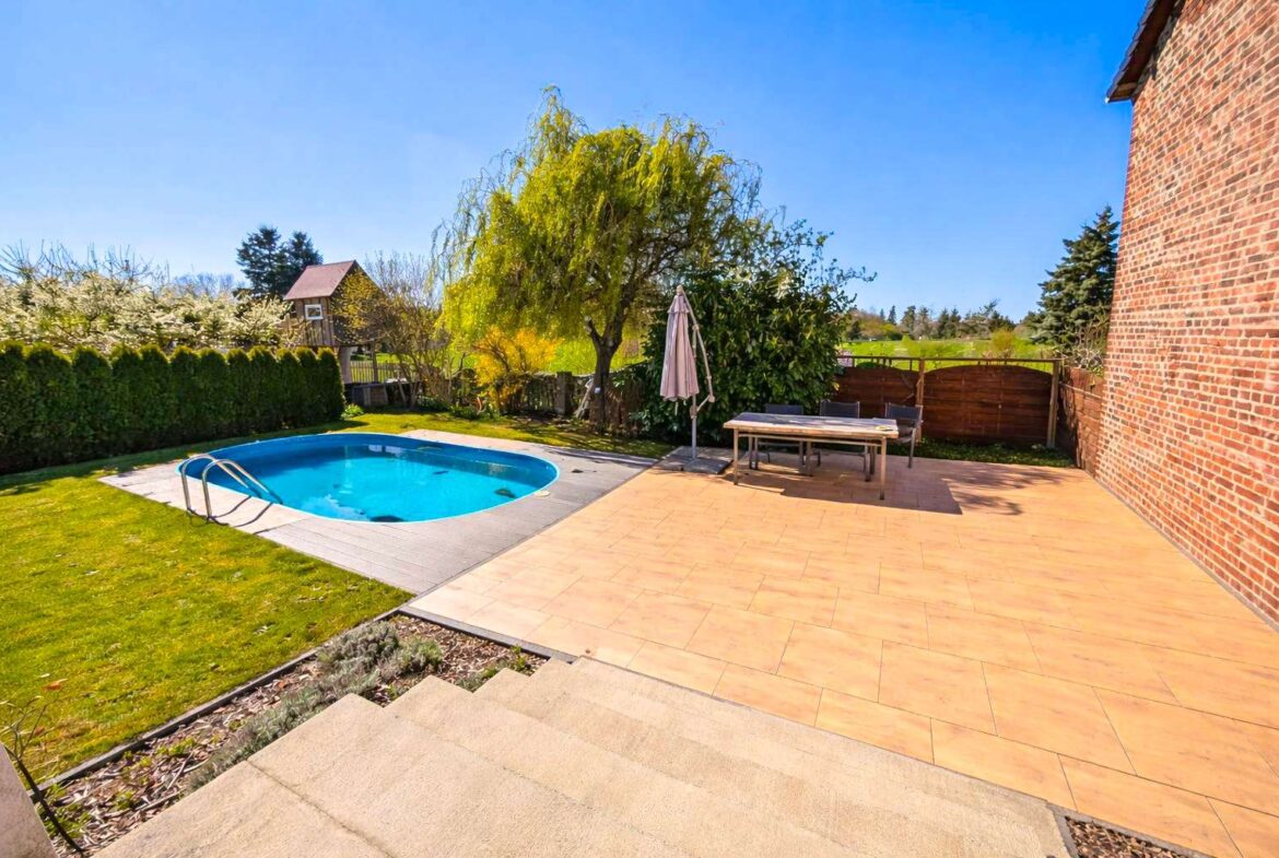 Terrasse mit Pool