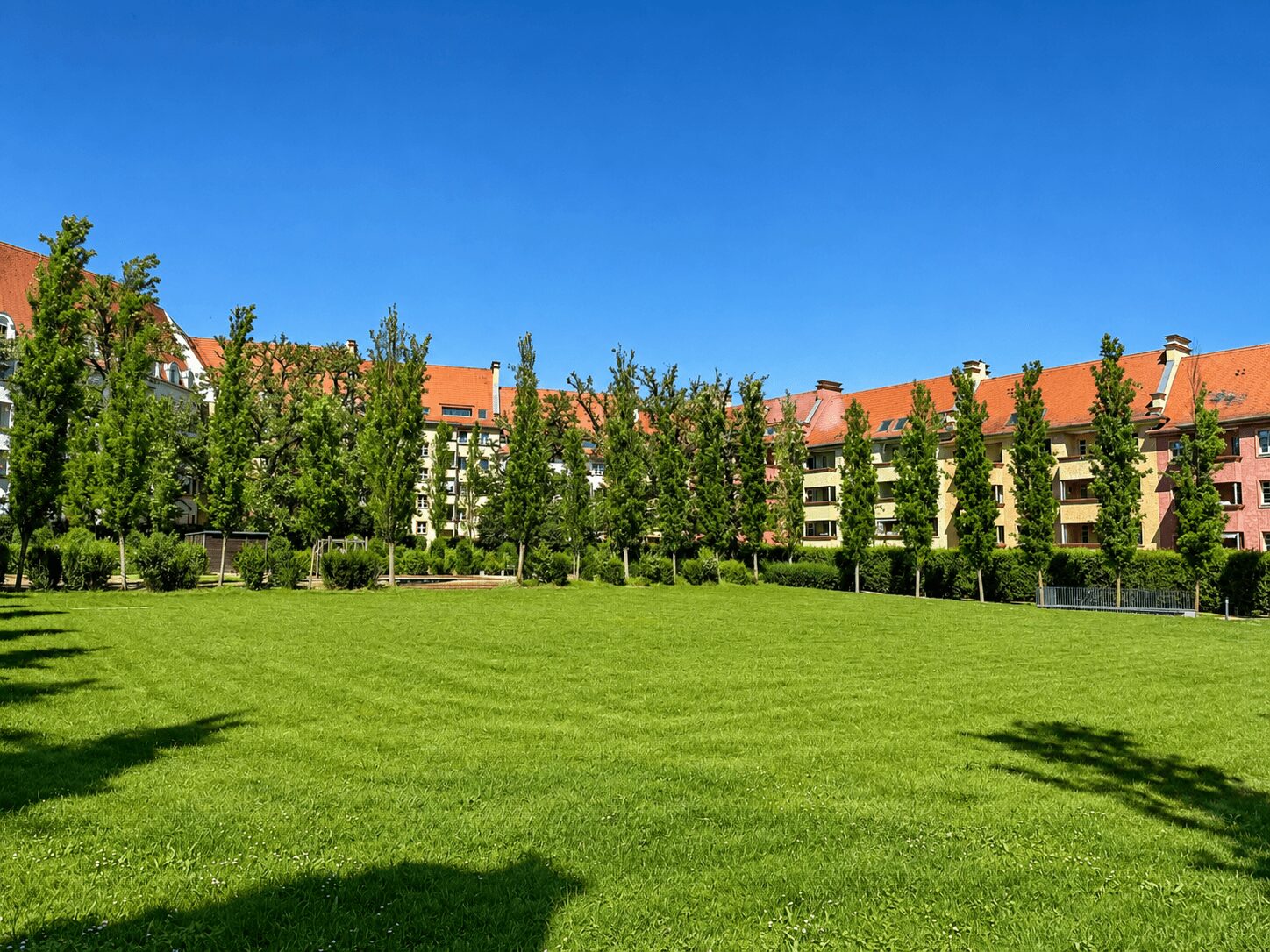 Grünanlage vor dem Haus