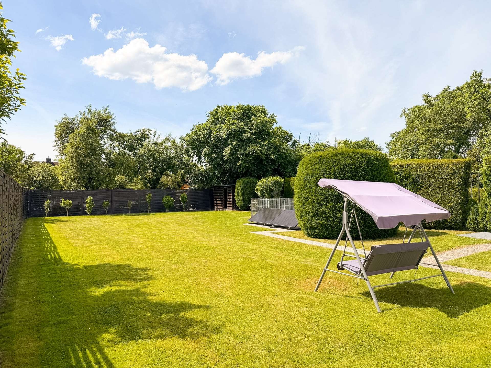 weitläufiger Garten