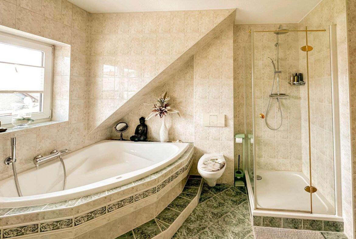 Wanne und Dusche