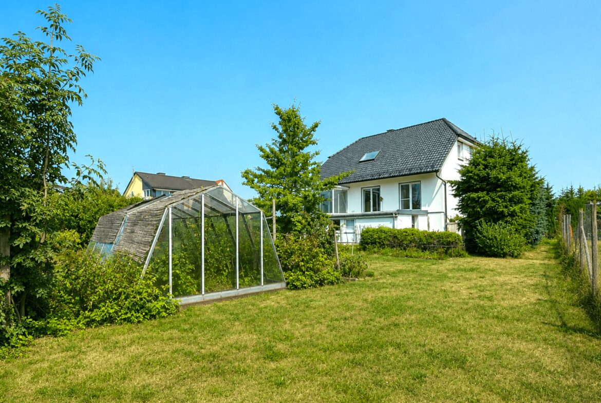 Hausanblick aus dem Garten