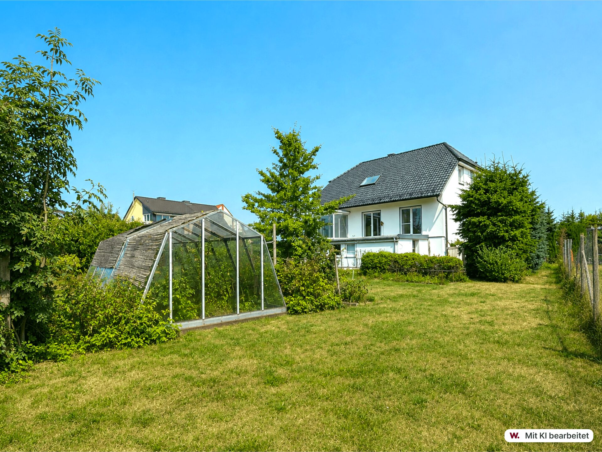 Hausanblick aus dem Garten