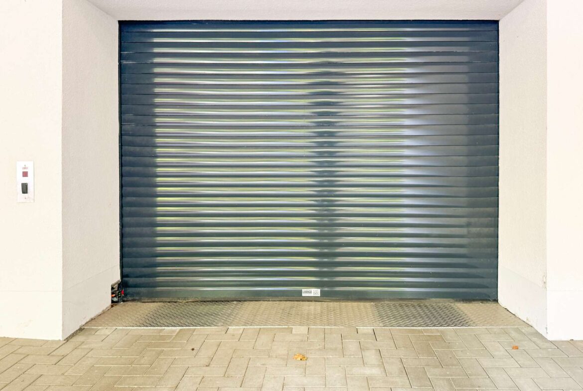 Autoaufzug in die Tiefgarage