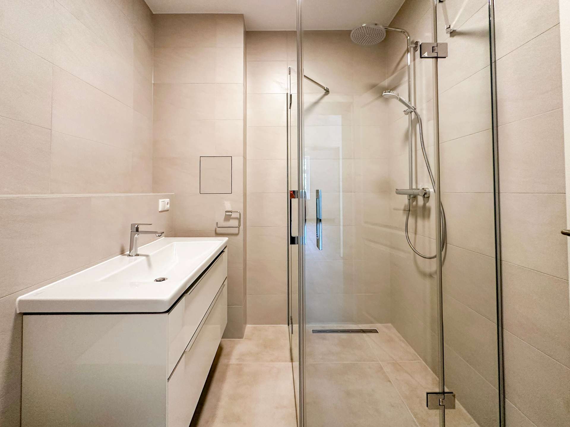 Gäste-WC mit Dusche