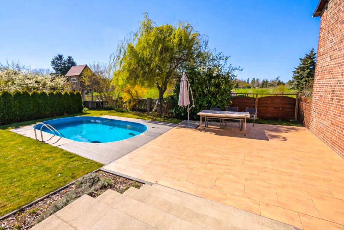 Terrasse mit Pool