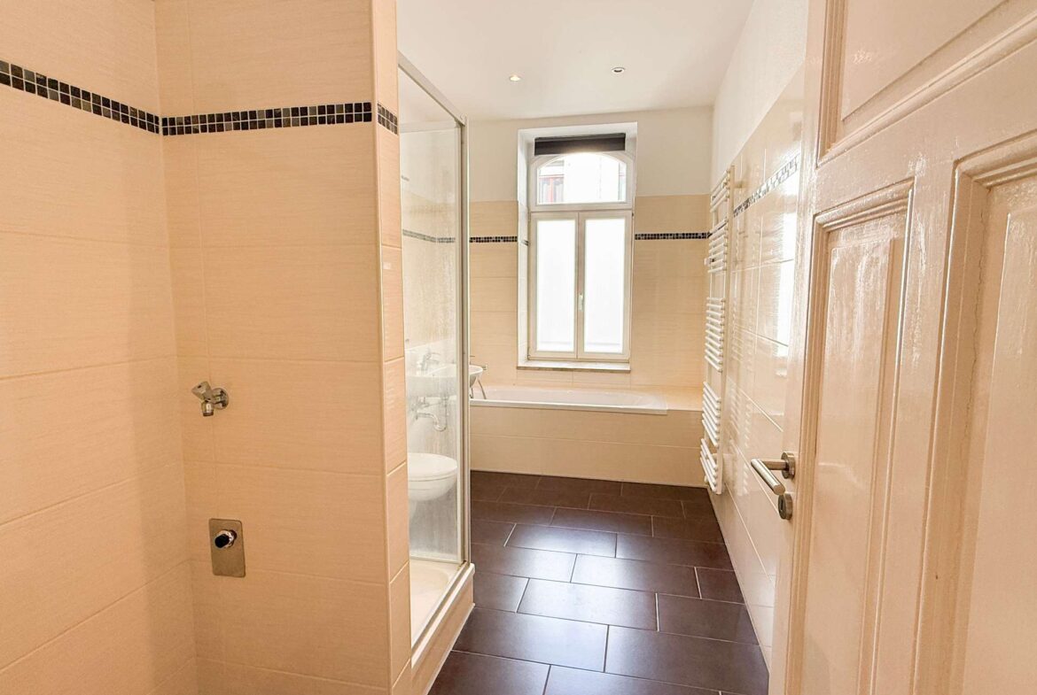 Badezimmer mit Waschmaschinenanschluss