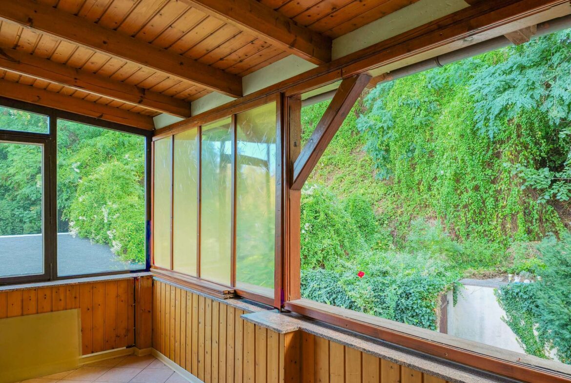 überdachter Balkon
