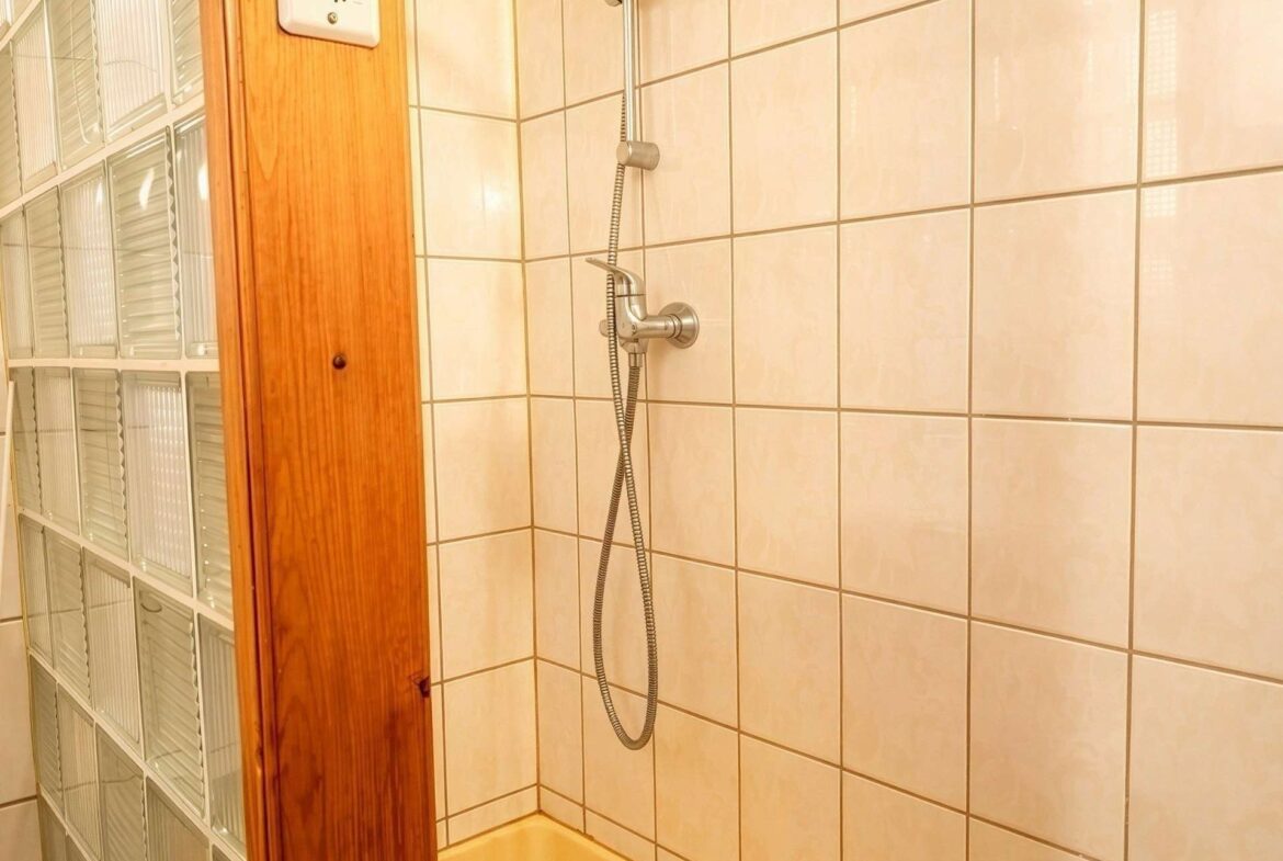 Dusche im Bad