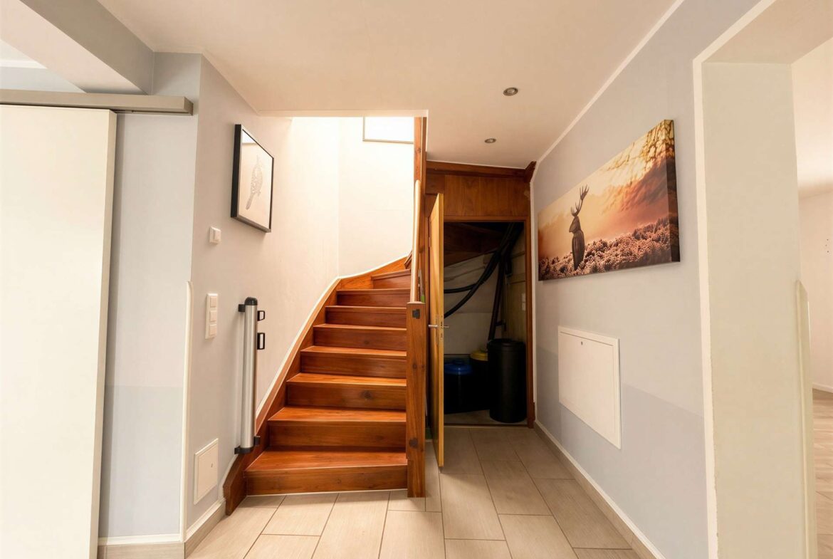 Elegante Holztreppe