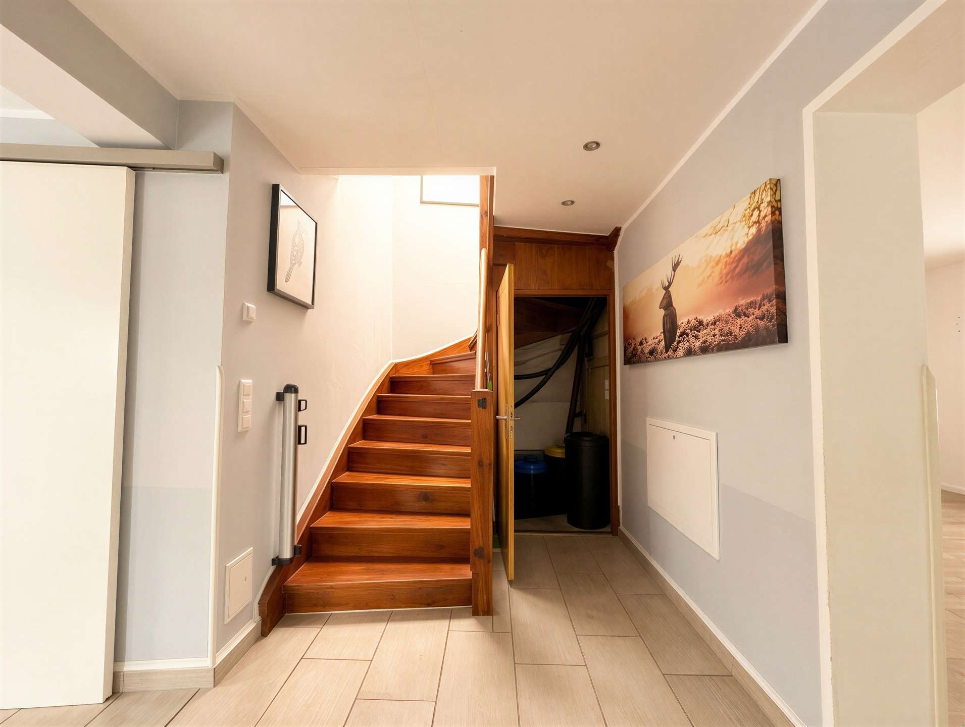 Elegante Holztreppe