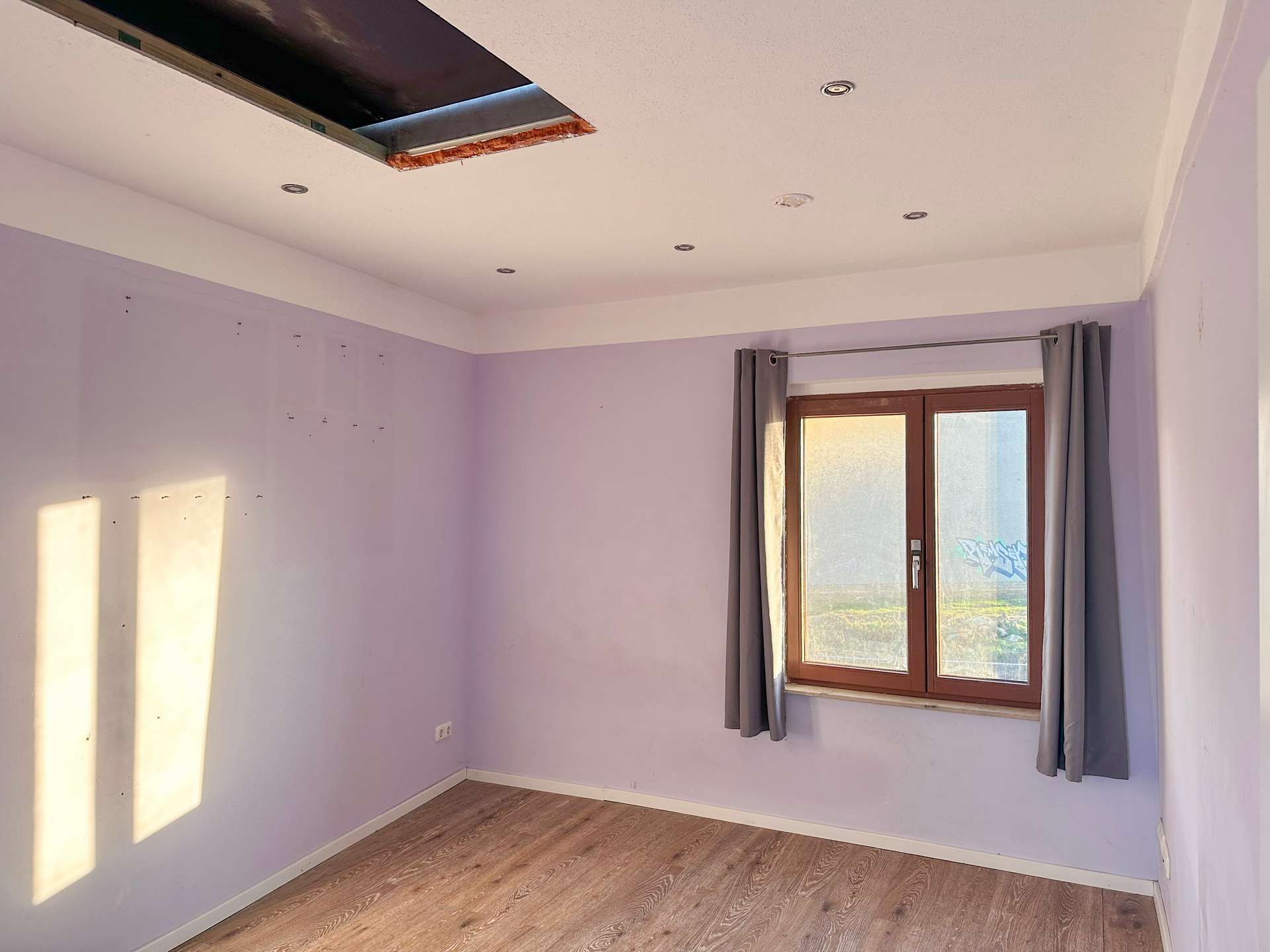 Schlafzimmer mit Spitzboden