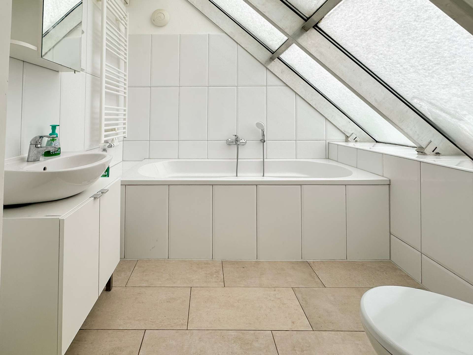 Helles Badezimmer