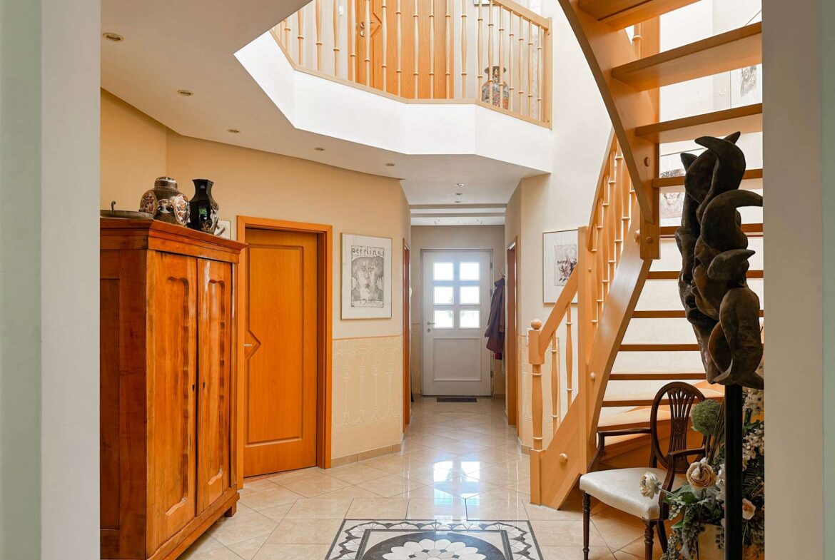 Flur mit Treppe