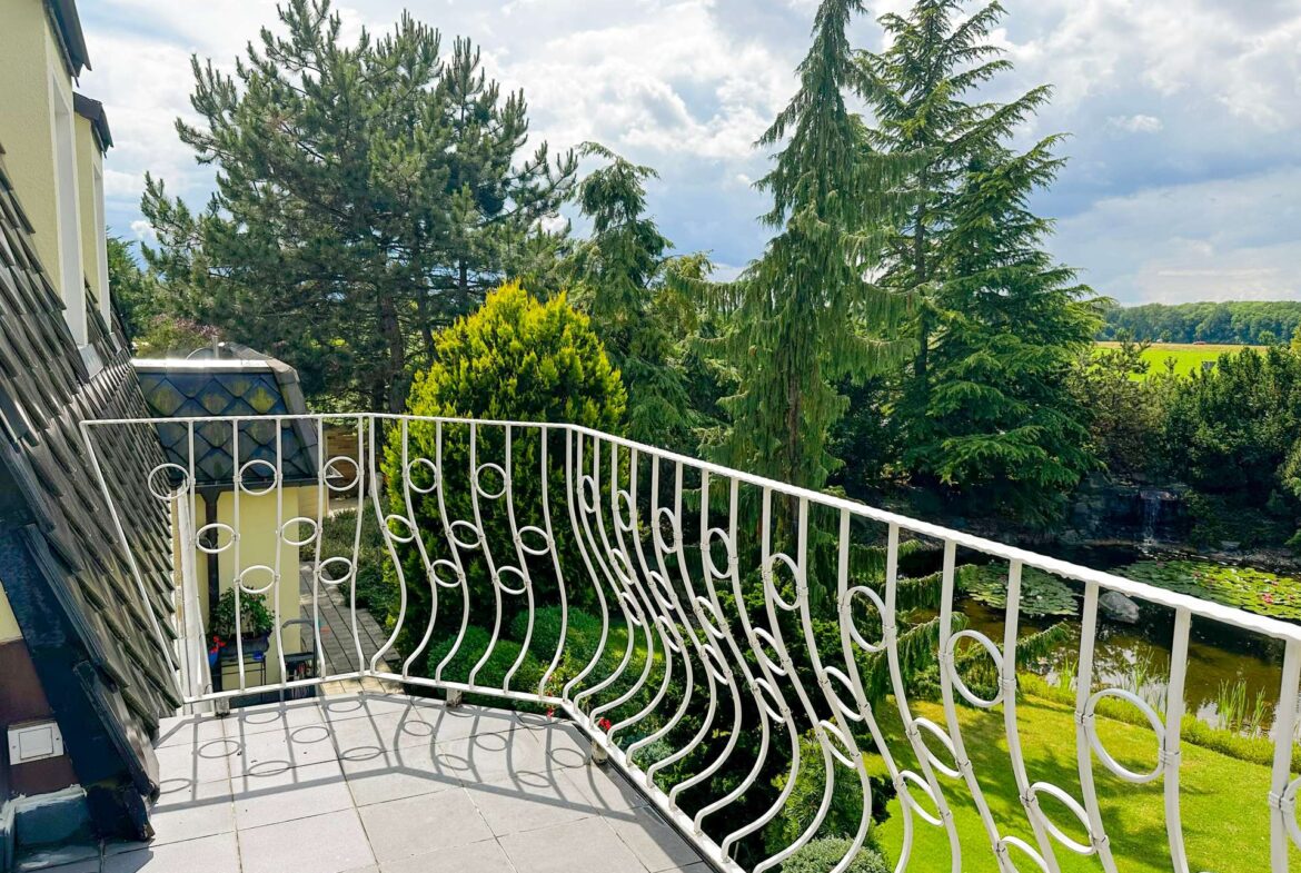Balkon mit Blick ins Grün