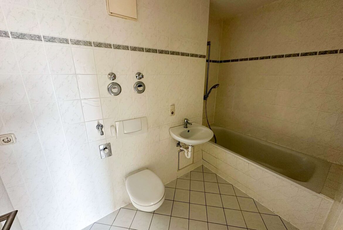 Bad mit Badewanne