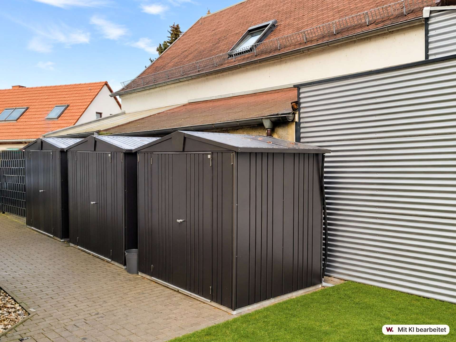 Außenansicht mit Carport