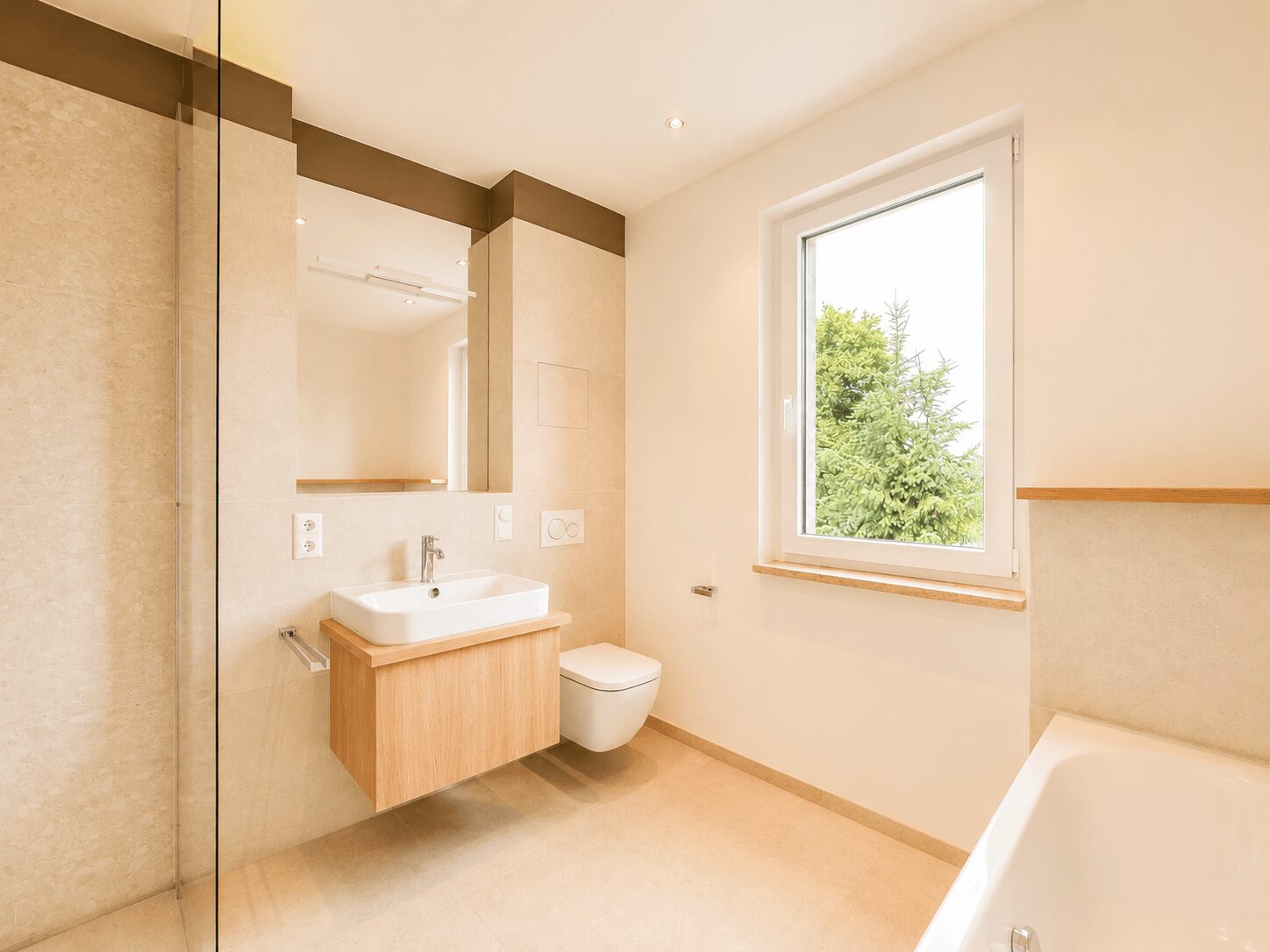 zwei Badezimmer