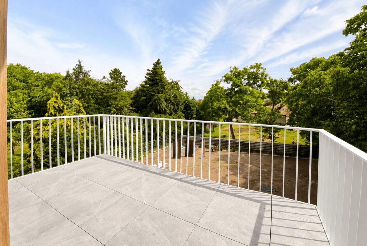 großer Balkon