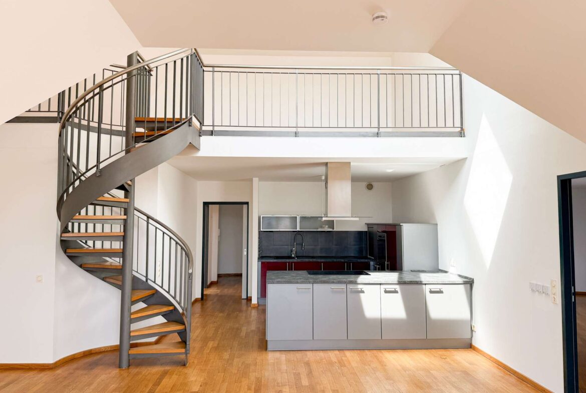 Wohnbereich mit Wendeltreppe