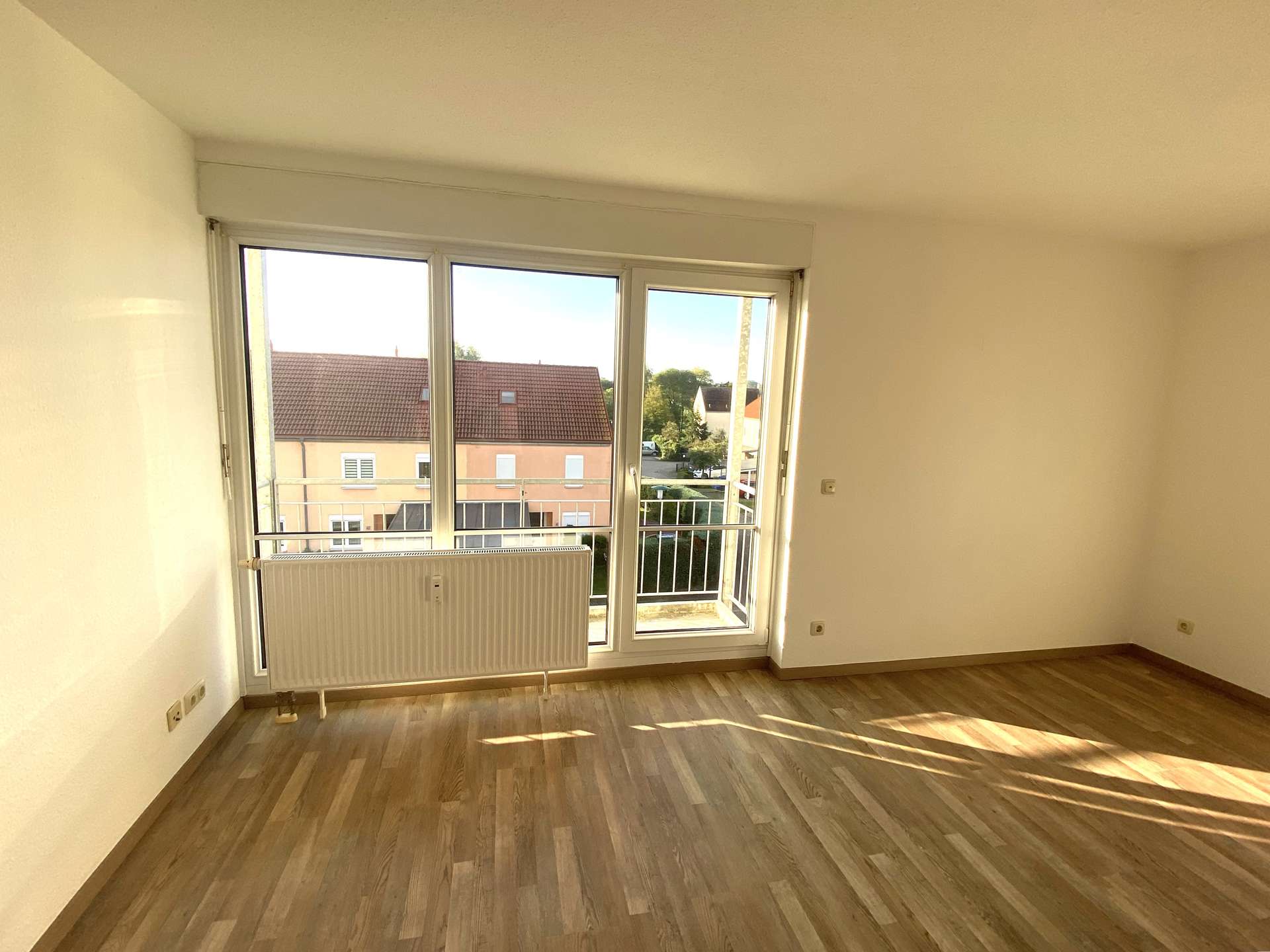 Helles Wohn-/Schlafzimmer