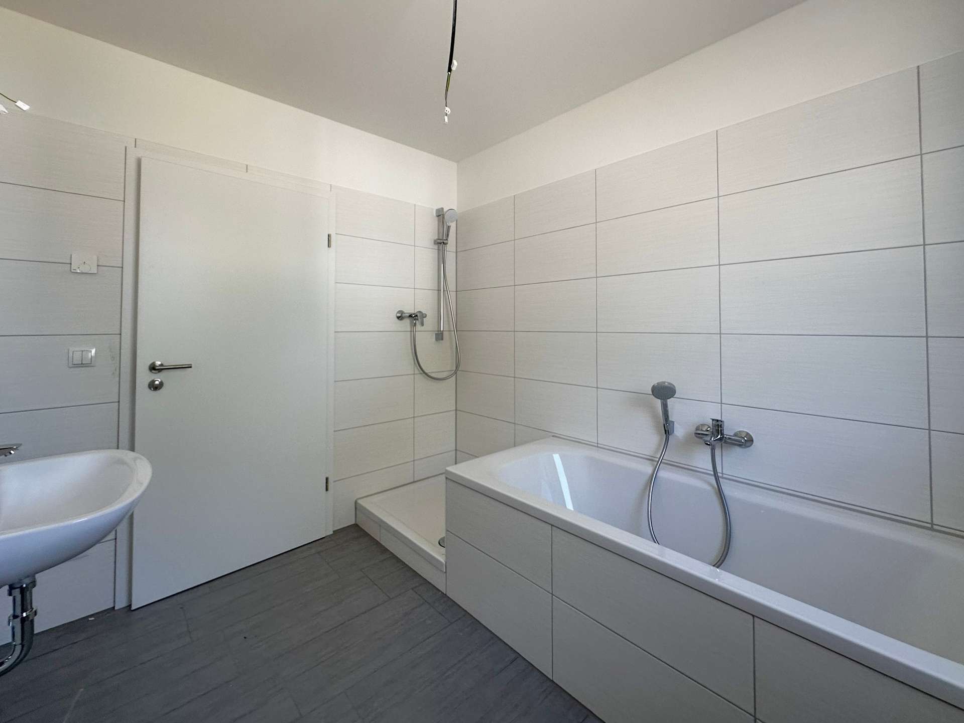 Musterwohnung - Wanne + Dusche