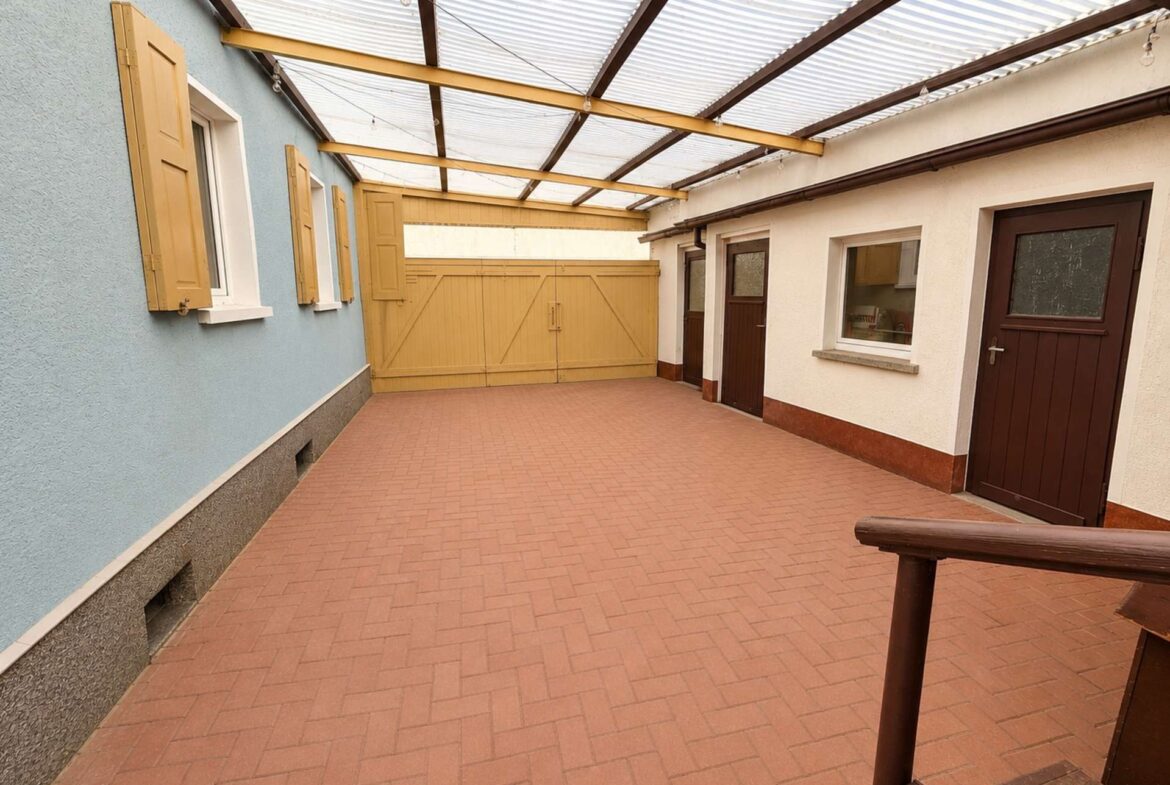 überdachter Innenhof