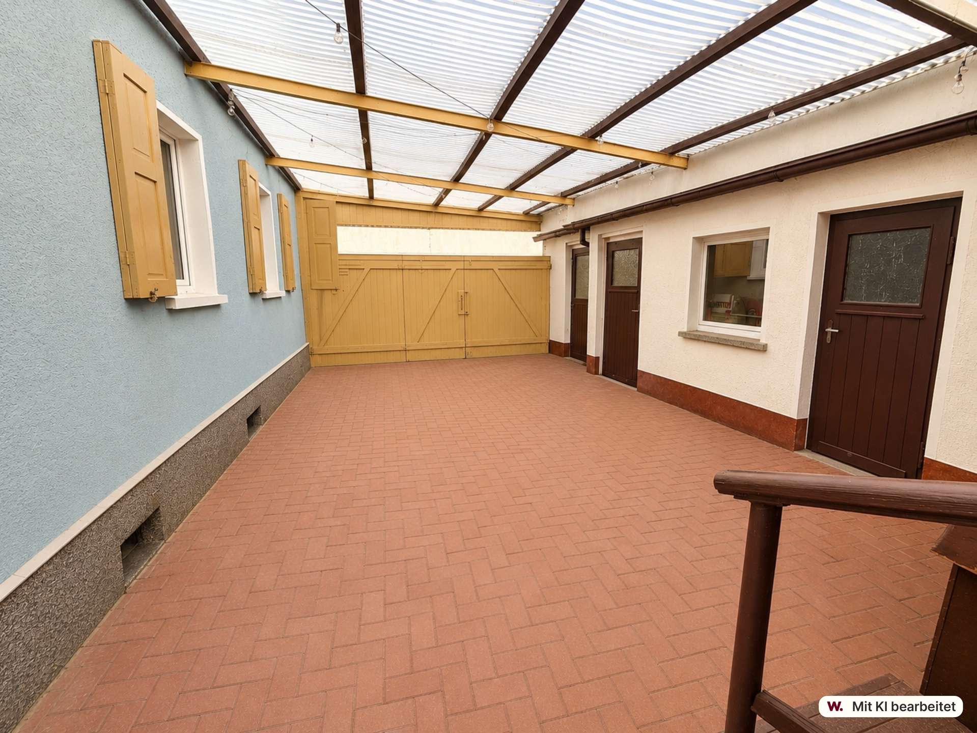 überdachter Innenhof