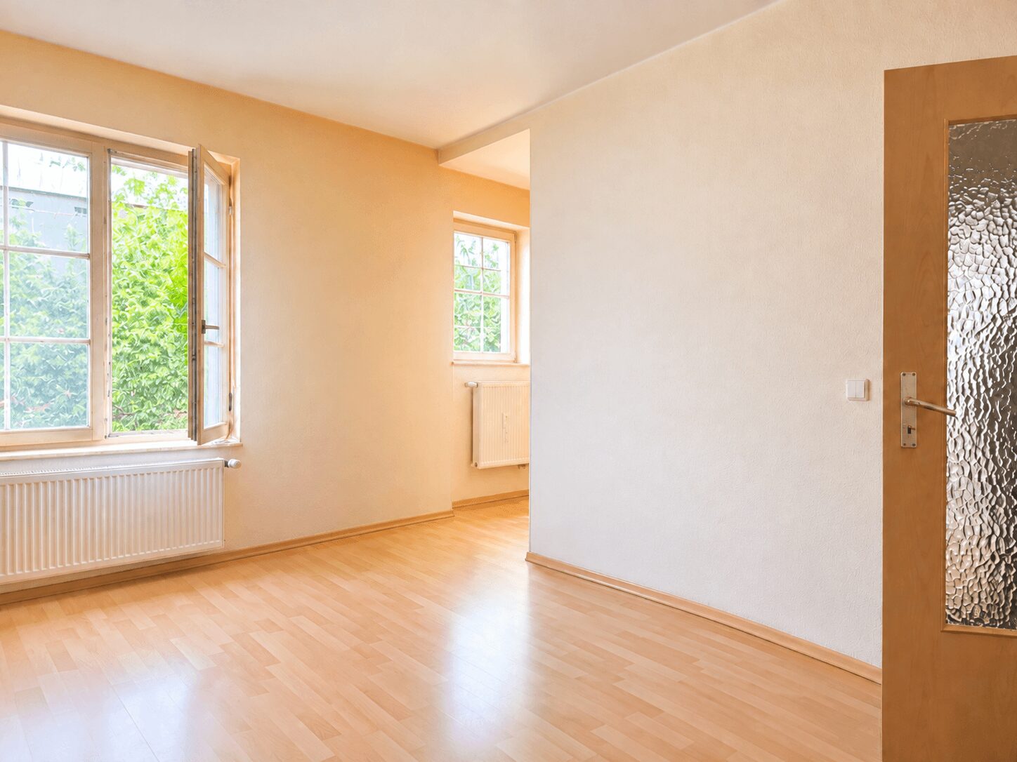 Wohnzimmer (KI-beräumt)