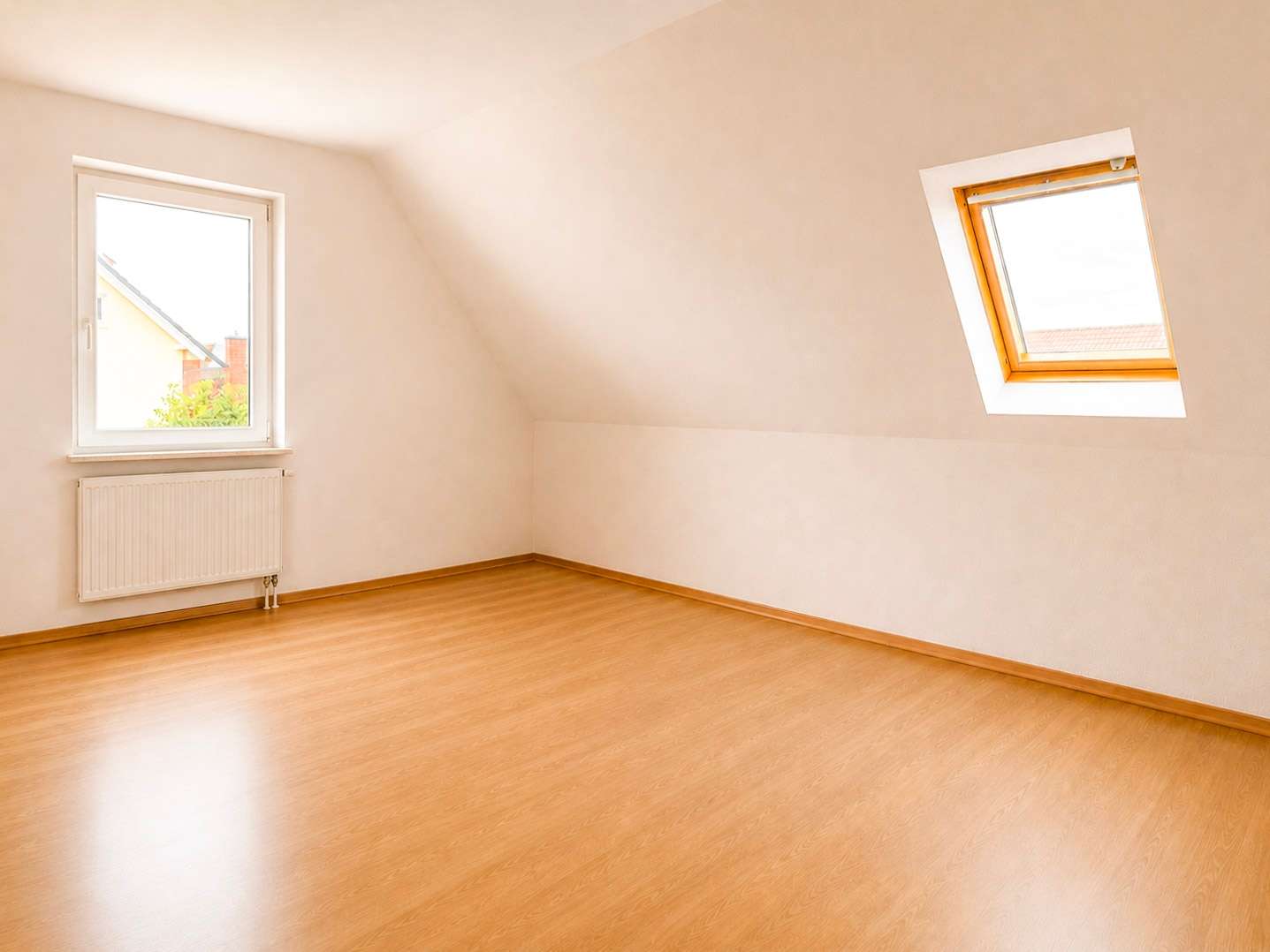 Schlafzimmer (KI-beräumt)