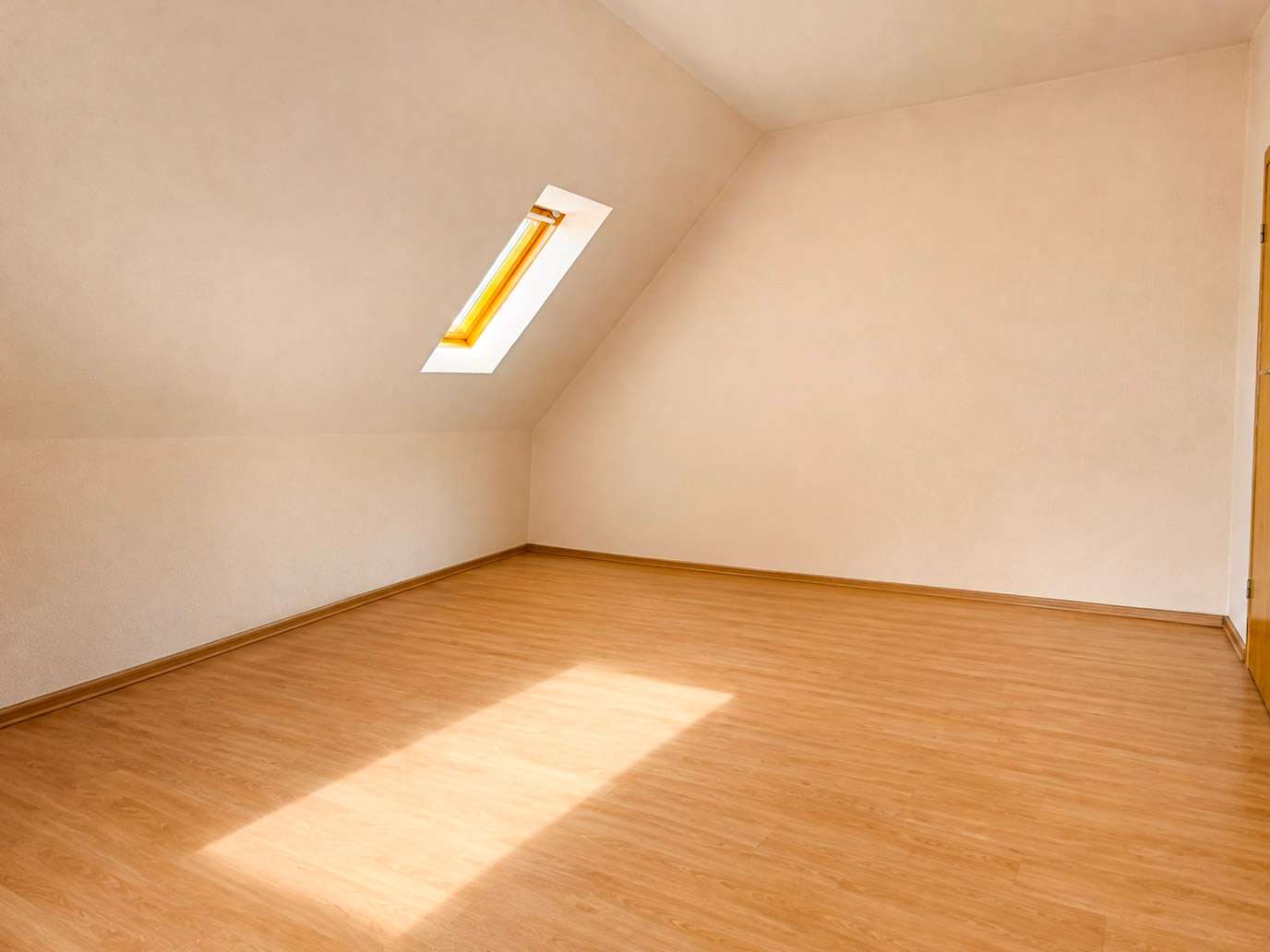 Schlafzimmer (KI-beräumt)