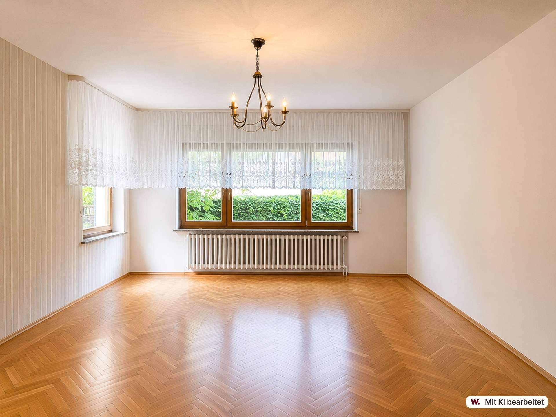 lichtdurchflutetes Wohnzimmer