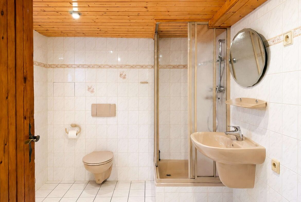 Tageslichtbad mit Dusche