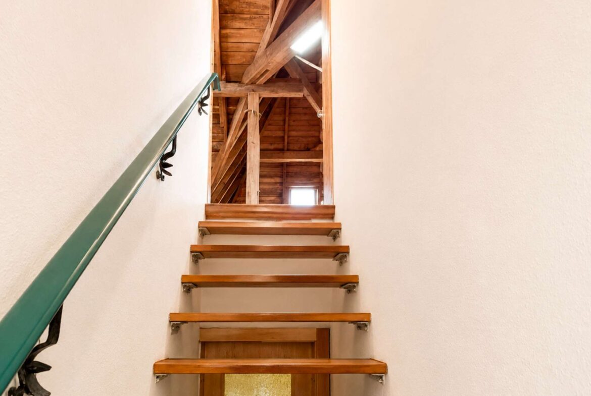 Treppe zum Dachboden