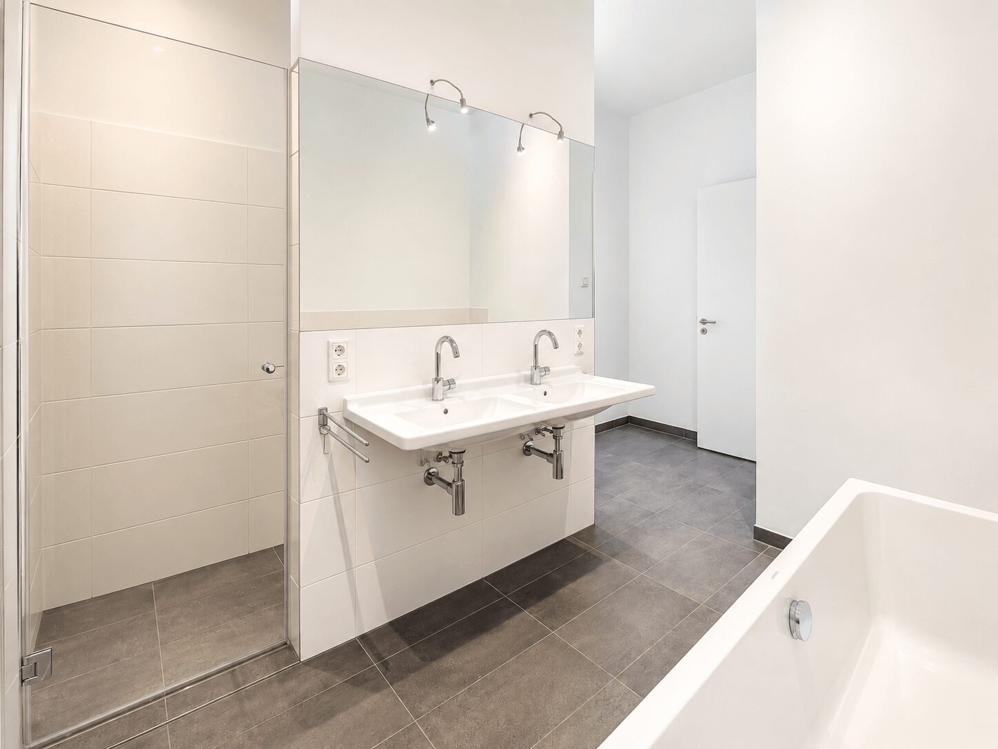 Großes Badezimmer 