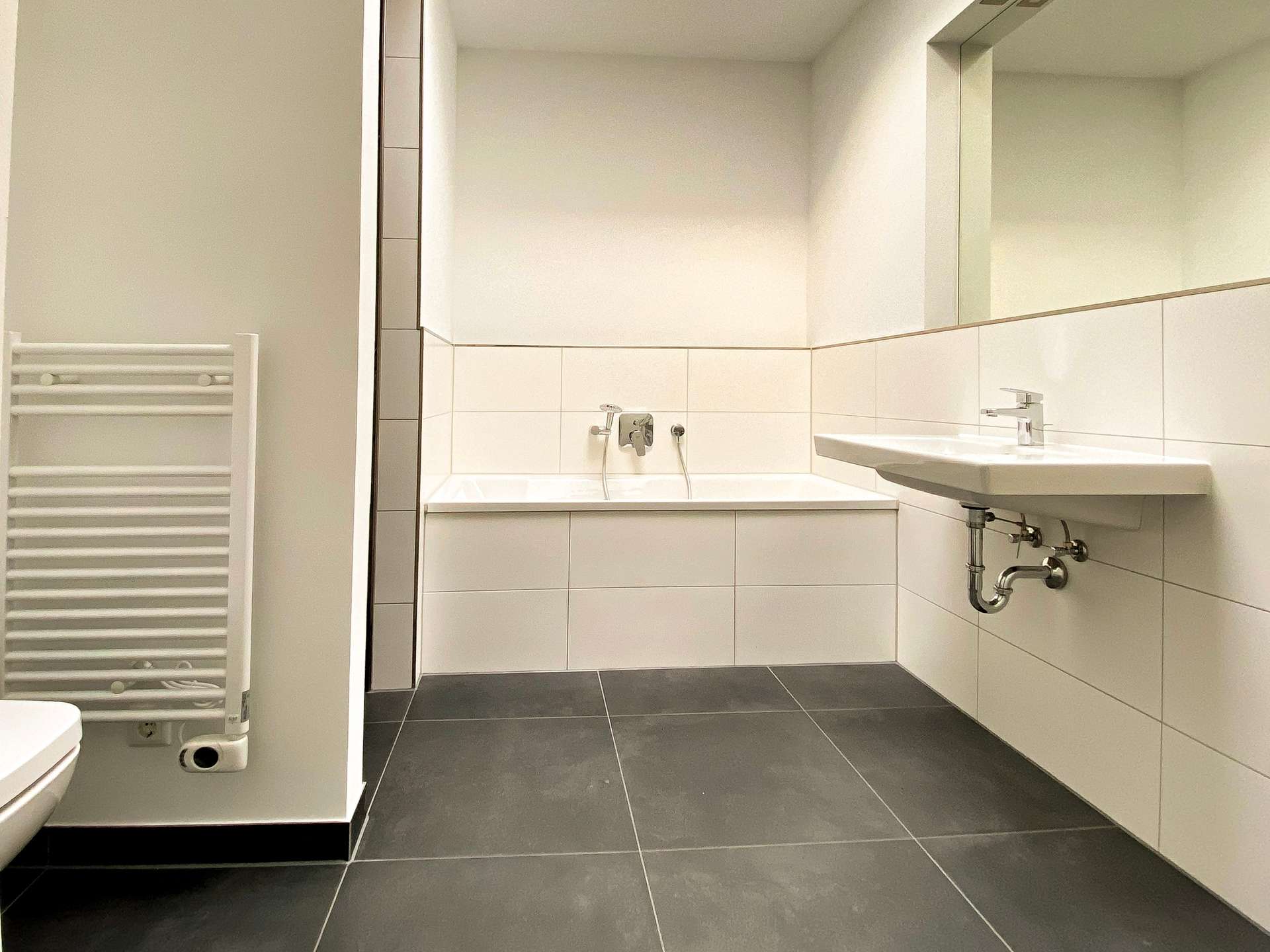 Dusche und Badewanne