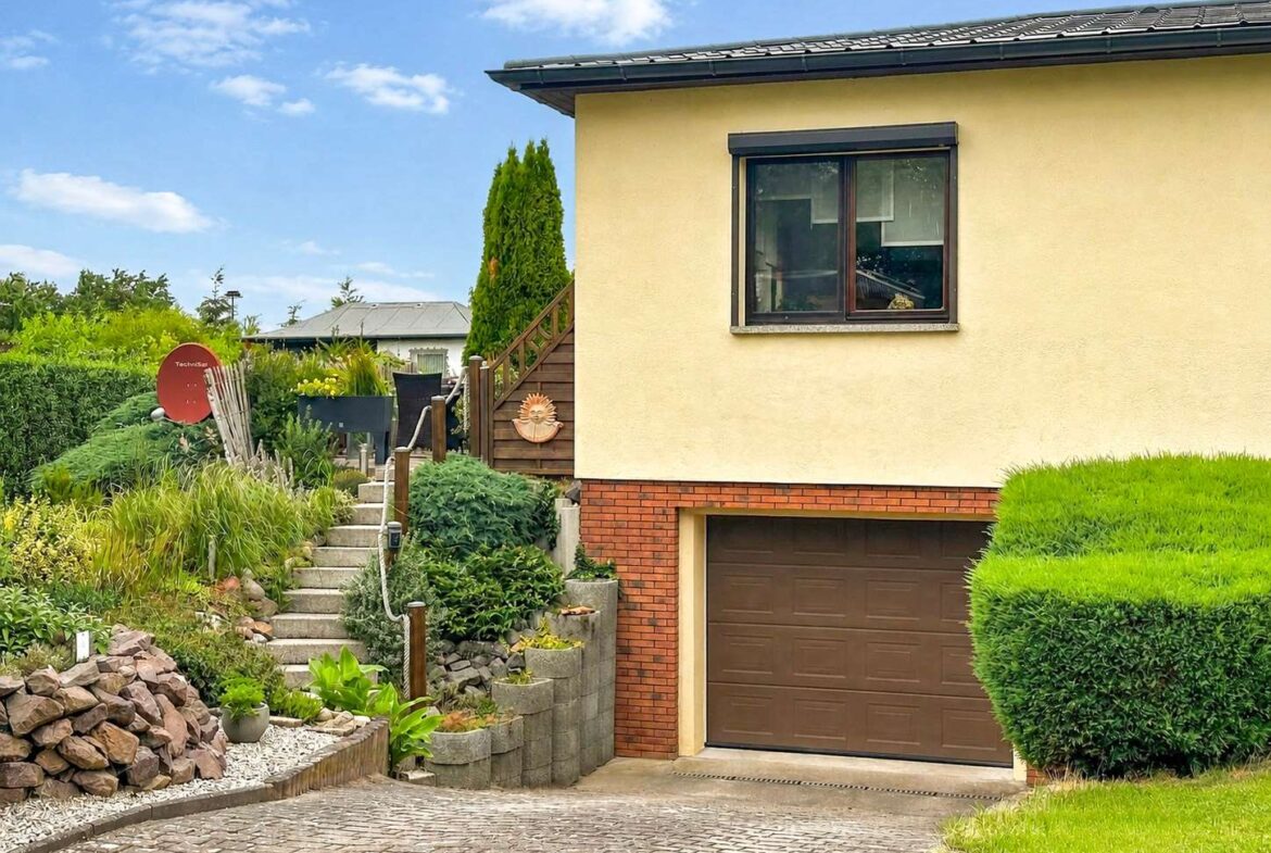 Garage und Terrassenzugang