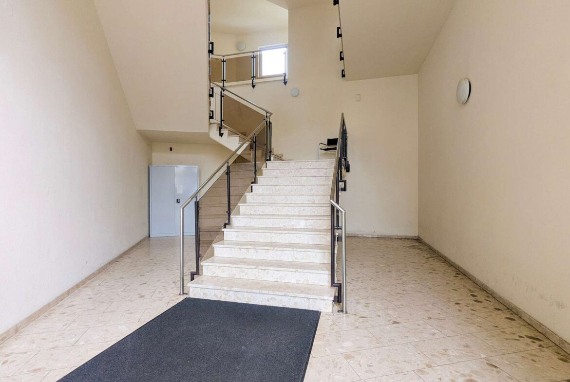 Haus33_Treppen nach oben